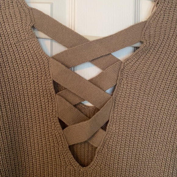 Long knit sweater with Criss cross on back and wide shoulders - Picture 4 of 4